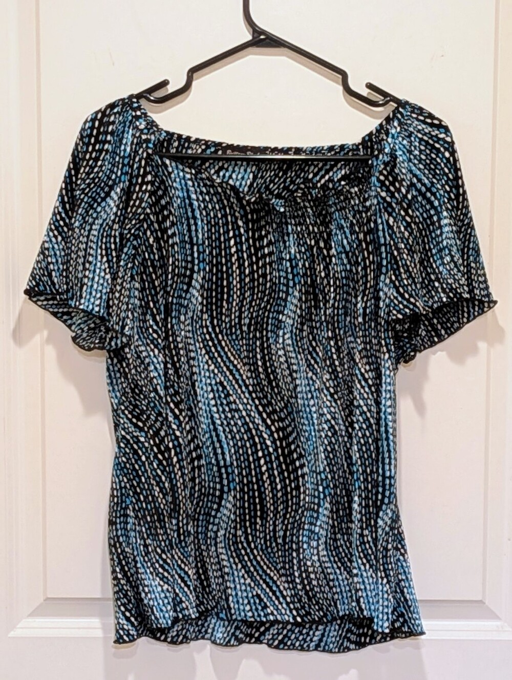 EUC 90s Brittany Black L Vintage Textured Black Blue and White Patterned Top